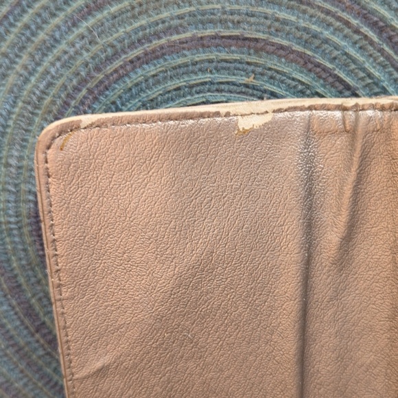 Nine West Quilted Cream Tri Fold Clutch/Wallet Classic Mothers Day Gift Idea - Picture 9 of 11